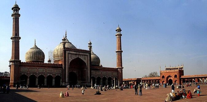 Old Delhi Bike Tour - Khari Baoli: chai break and Asia’s largest spice market vibe