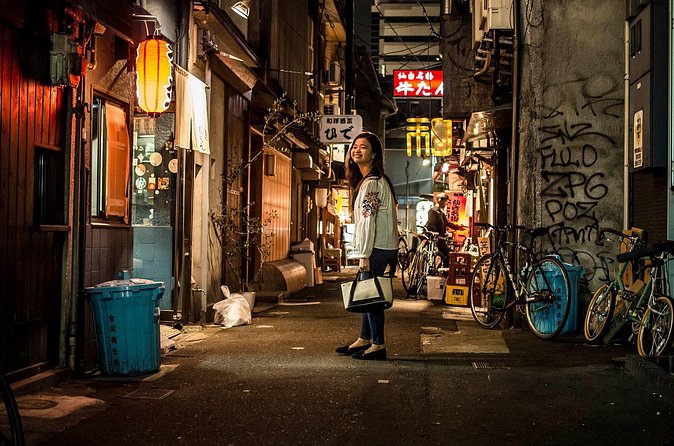 Osaka Backstreet Nightlife & Street Food Walking Tour - Guides, group size, and why it changes your night