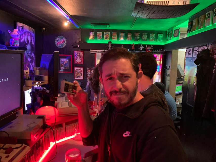 Osaka: Namba Pub Bar Crawl with a Local Guide - Group vibe: meeting people without losing the plot