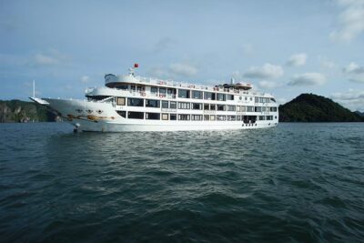 Overnight Halong Bay Cruise on the Starlight - Your cabin on the Starlight: Jacuzzi, mini-bar, and real downtime