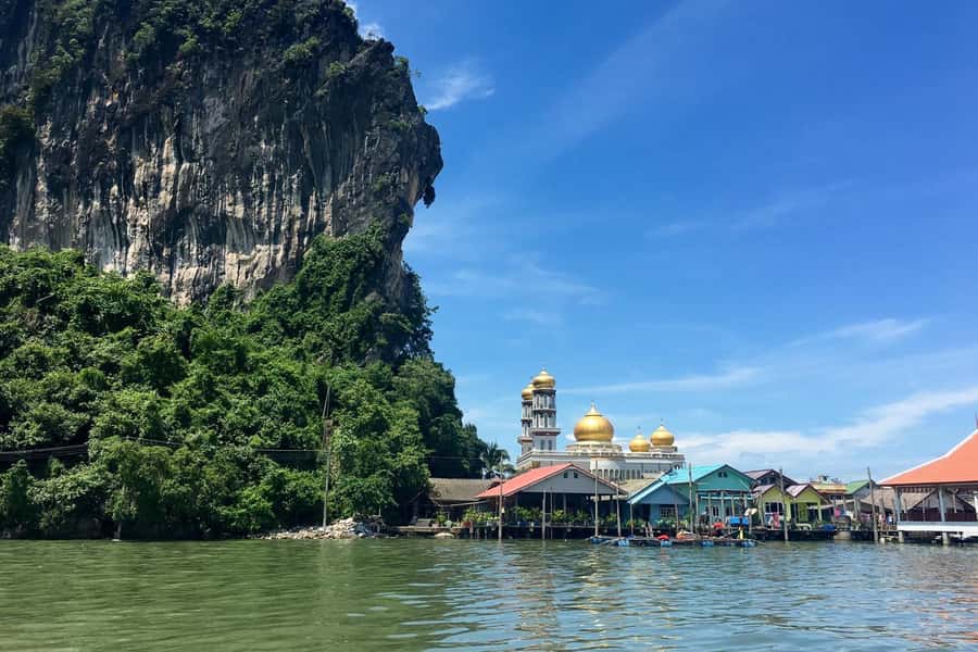 Phang Nga Bay: Early Bird James Bond & Beyond Tour - Koh Panyee floating village lunch: good food, short walk, big atmosphere