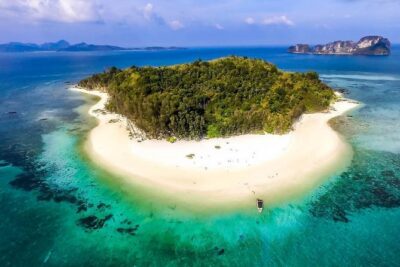 Phi Phi & Bamboo Islands Snorkeling Tour with Lunch by Speedboat - Royal Phuket Marina to Ko Phi Phi Lee: A Scenic Teaser First