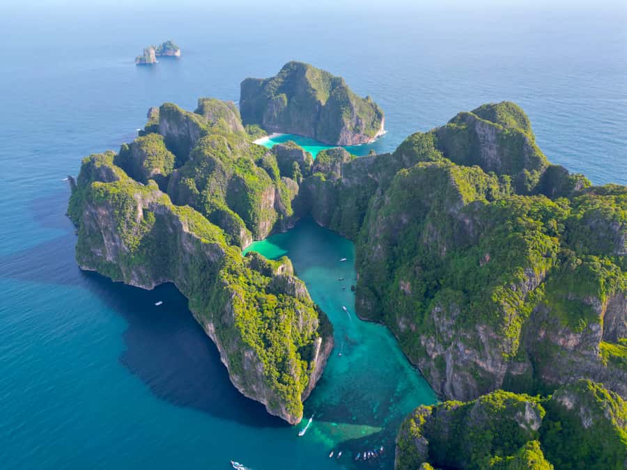 Phi Phi: Private Longtail Boat to Maya Bay with Snorkeling - Maya Bay at the right hour: the 1-hour reality check