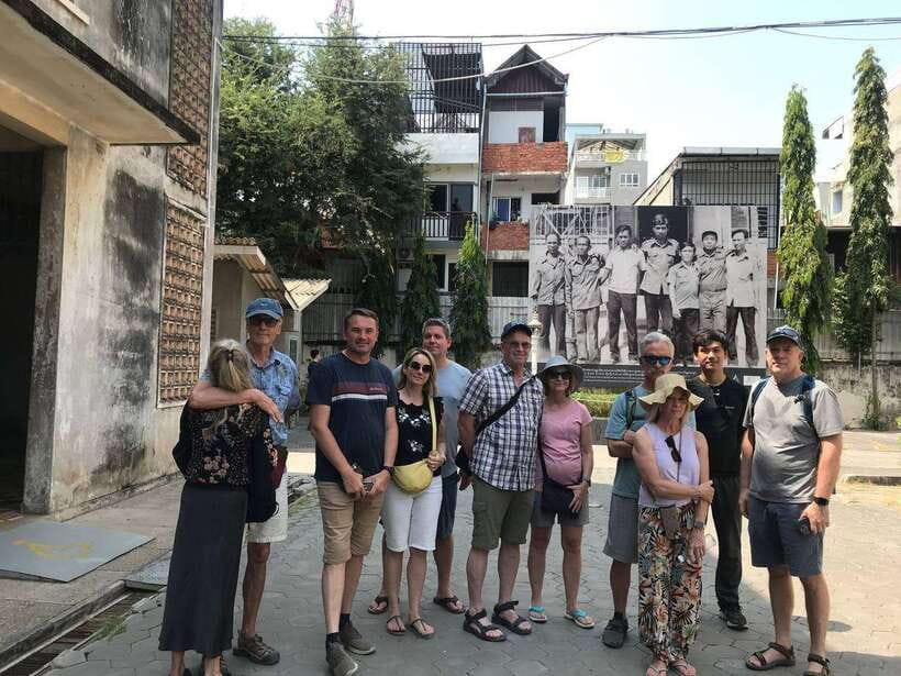 Phnom Penh: killing field & Toul Sleng genocide museum Tour - The guides: why this tour is often better with a person than an audio device
