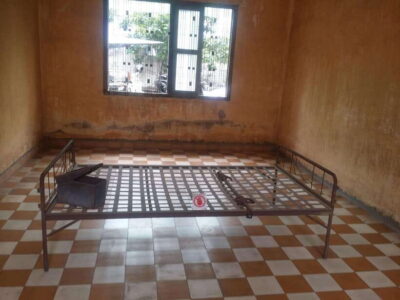 Phnom Penh: Killing Fields and Prison S21 Bus Tour - Hotel pickup and an air-conditioned ride to start the day