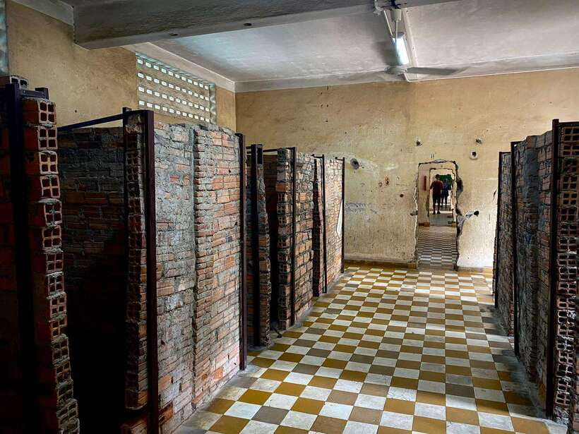 Phnom Penh: Killing Fields and Prison S21 Bus Tour - Should you book this Phnom Penh S21 and Killing Fields bus tour?