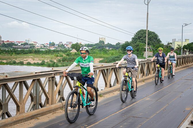 Phnom Penh Silk Island Bike Tour/ E-Bike or Tuk Tuk - The ride from city to Mekong-side roads: calm roads, real life