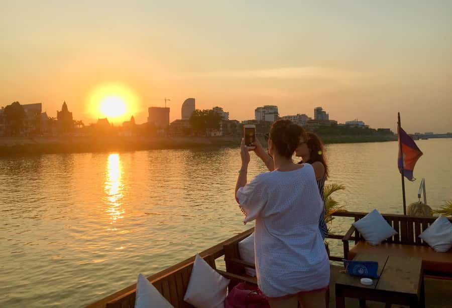 Phnom Penh: Sunset Cruise with Unlimited Beer &Fruit platter - FAQ