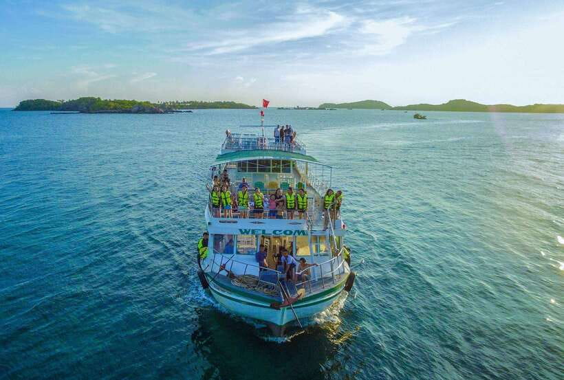 Phu Quoc: Cable Car Ride and 3 Islands Boat Tour with Lunch - Harbor to first island: your sea day starts fast