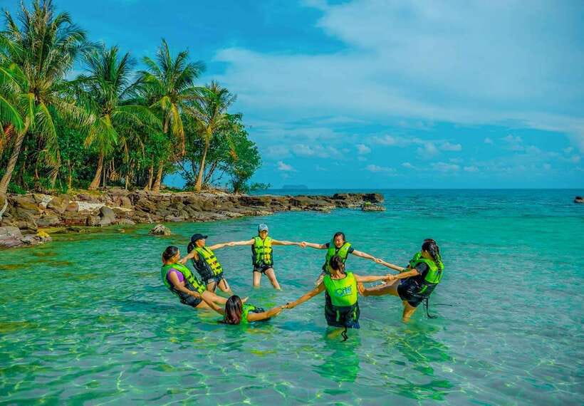 Phu Quoc: Cable Car Ride and 3 Islands Boat Tour with Lunch - The day’s pace: why it feels fun for some, tiring for others
