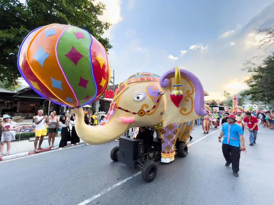 Phuket: Carnival Magic Admission Ticket w Optional Transfer - Getting There: Shared Transfer vs DIY Taxi (And Phuket Traffic)