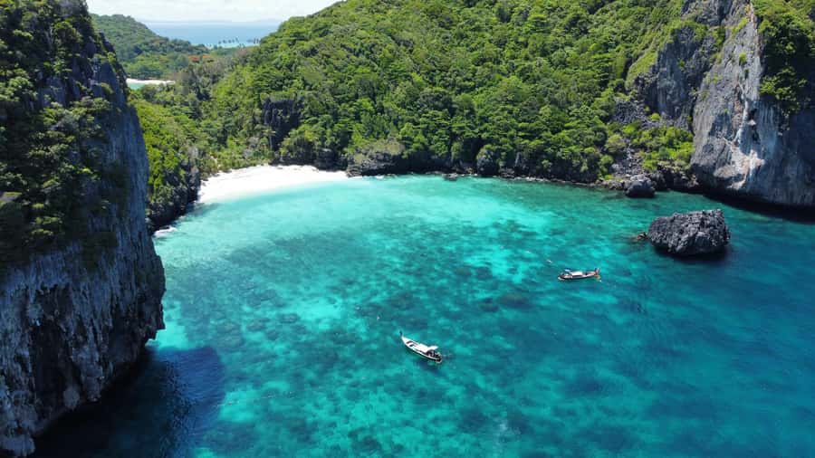 Phuket: Phi Phi, Bamboo & Maithon by Premium Speed Catamaran - Maya Bay photo stop + walk: iconic views with timing limits