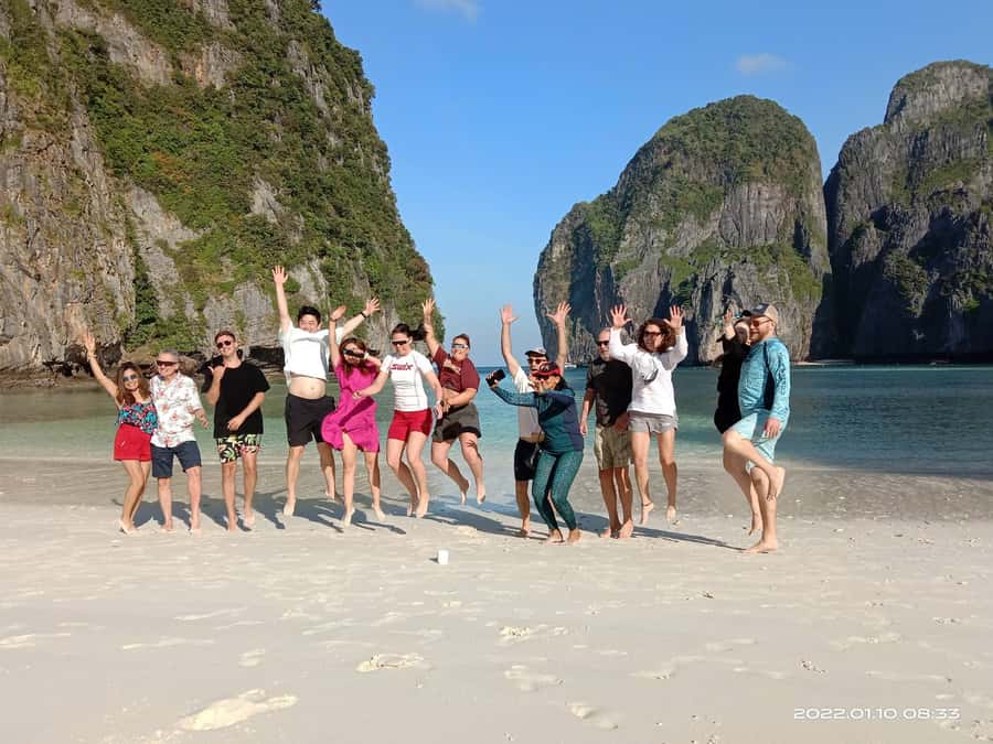 Phuket: Phi Phi Island Sunrise Group Speedboat Tour - Pileh Lagoon snorkeling: gorgeous water, and handle the current