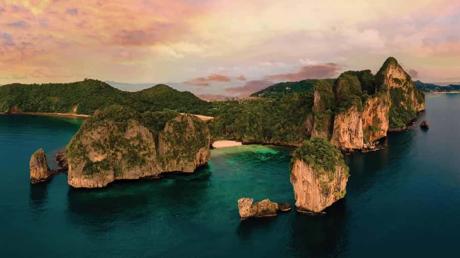 Phuket: Phi Phi Island Sunrise Group Speedboat Tour - Pickup and Soho Pool Club: why the morning starts early