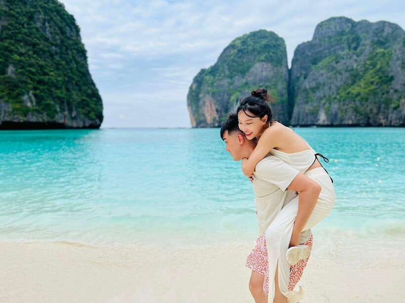 Phuket: Phi Phi Islands and Maya Bay Day Trip with Lunch - Light breakfast at the pier: how the day starts