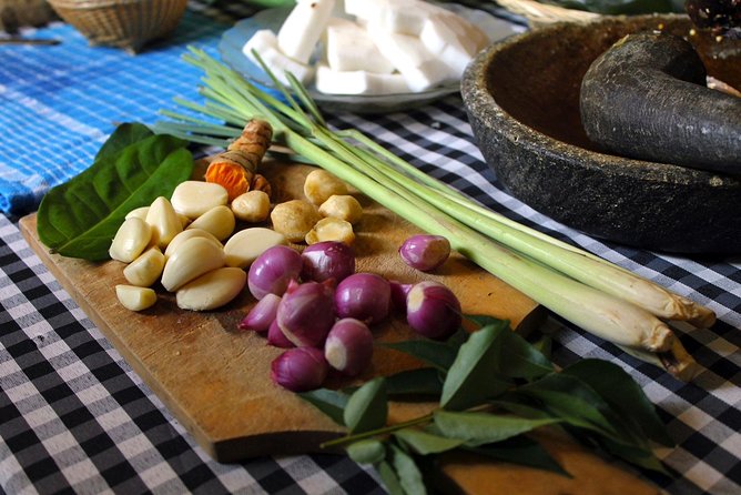 PRIVATE Authentic Balinese Cooking Class in Ubud at Putu's Home - Lunch vs Dinner: Pick the Meal That Matches Your Day