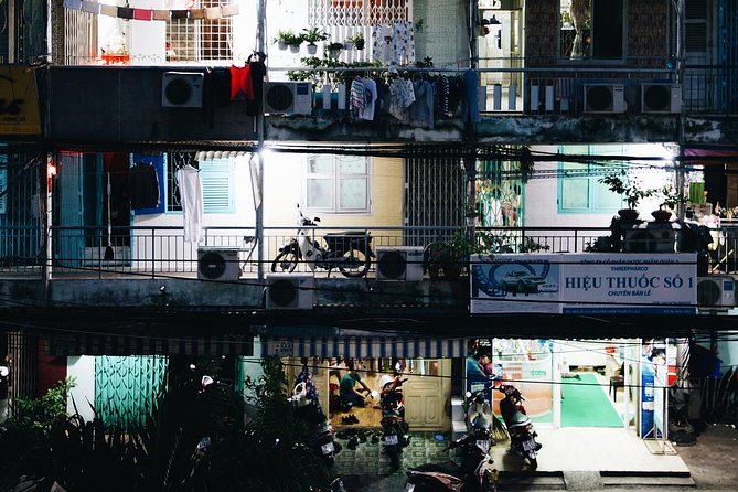 Private Hidden-Gem Sightseeing Motorbike Tour with Local Students - Ho Thi Ky Flower Market: the sensory stop that feels like Saigon