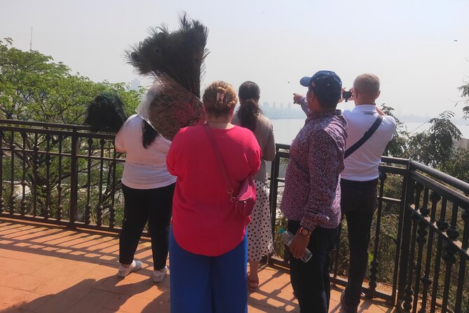 Private Mumbai Sightseeing Tour(Travellers Choice Award Winner) - Hanging Gardens, Chowpatty Beach, and Marine Drive: the “breathe for a minute” stretch