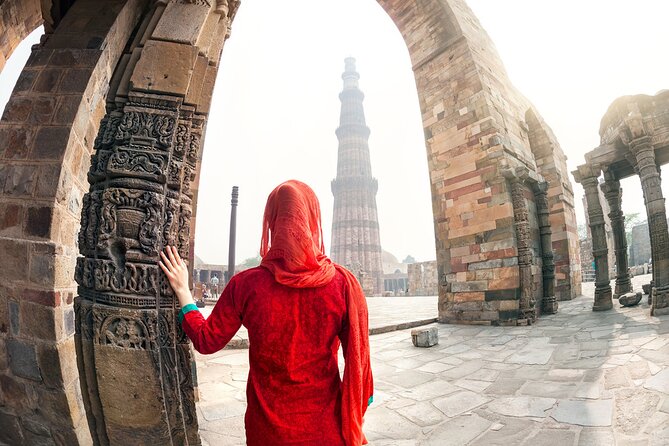Private Old and New Delhi City Full Day or Half Day Tour - India Gate and the short pause: a World War memorial moment
