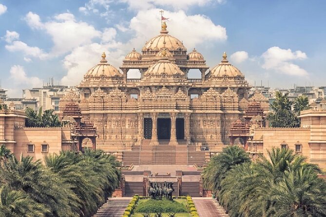 Private Old and New Delhi City Full Day or Half Day Tour - Old Delhi start: Jama Masjid and the scale of Mughal Delhi