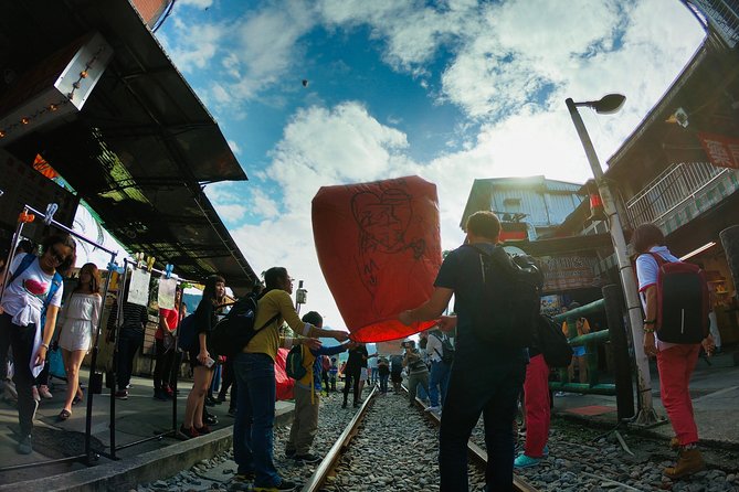 Private Tour to Jiufen, Yehliu Geopark, and Pingxi - Your Guide Makes the Day: English, Photo Help, and Pace Control