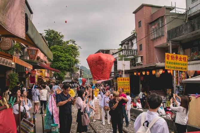 Private Tour to Jiufen, Yehliu Geopark, and Pingxi - Practical Tips for a Smooth 8 Hours: Stairs, Cash, and Weather