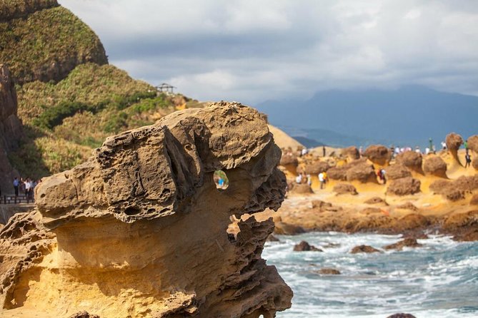 Private Tour to Jiufen, Yehliu Geopark, and Pingxi - Should You Book This Private Tour to Jiufen, Yehliu Geopark, and Pingxi?
