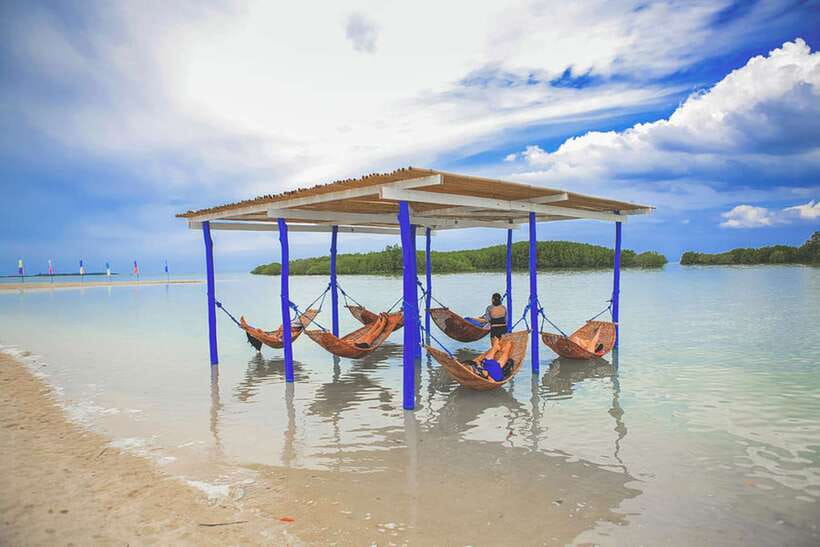 Puerto Princesa: Honda Bay Island Hopping & Optional Massage - Entering Honda Bay: how the day gets set up