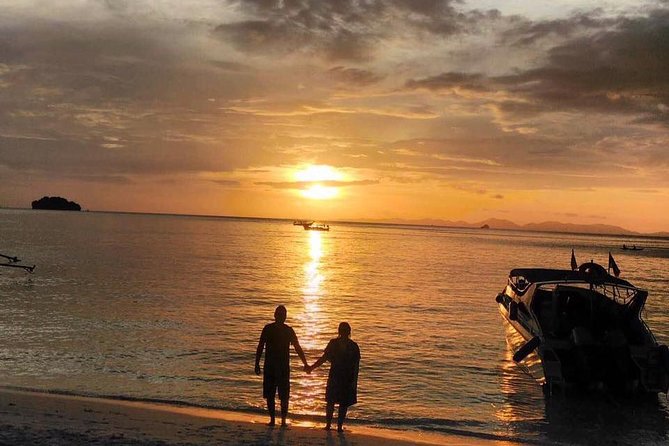 Railay and 4-Island Sunset Speedboat Cruise with Night Snorkel - Guides make the difference: what you can expect from the crew