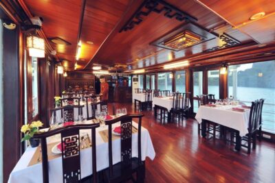 Renea Cruises - BEST Small Boat in Bai Tu Long & Halong Bay - Your deluxe seaview cabin: comfort first, views always on