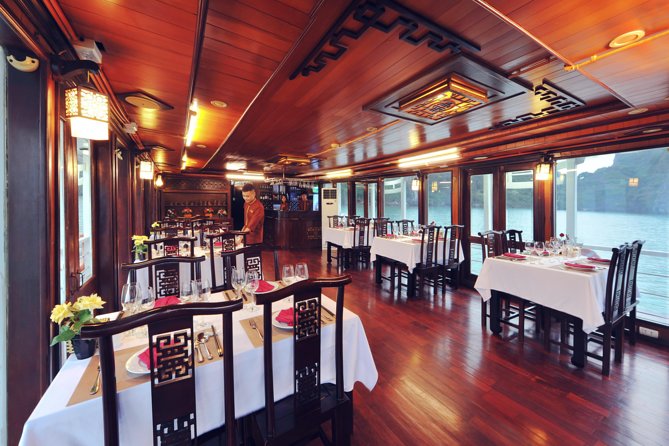 Renea Cruises - BEST Small Boat in Bai Tu Long & Halong Bay - Your deluxe seaview cabin: comfort first, views always on