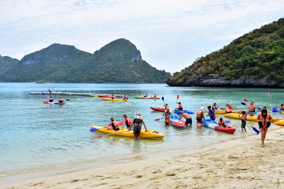 Samui: Angthong Marine Park Boat Tour w/ Transfer and Meals - Kayaking under limestone cliffs: the choice that changes the feel of the trip
