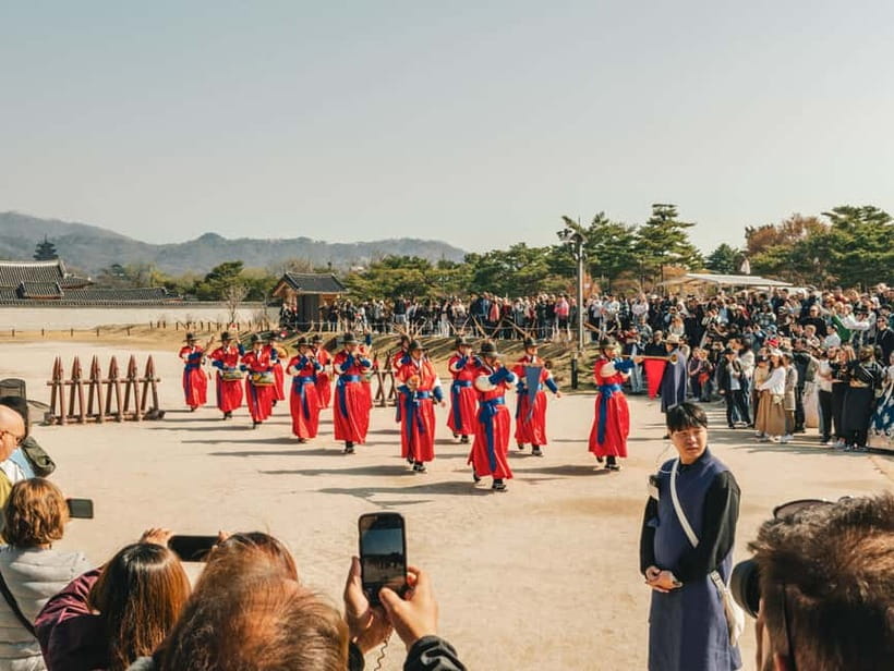 Seoul: City Hightlights, Palace Tour, and Optional Hanbok - Snack break at the right moment (not as an afterthought)