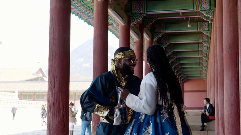 Seoul: City Hightlights, Palace Tour, and Optional Hanbok - Bukchon Hanok Village: what to look for on the 1-hour walk