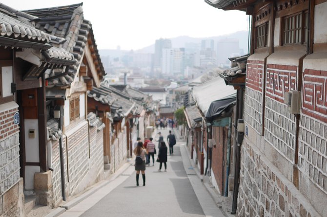 Seoul City Private Full-Day Tour Including Lunch - Price and value: what $220 buys you in real time