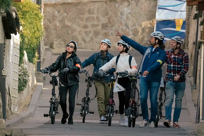 Seoul E-bike Tour - Bukchon Hanok Village: hanok photos without a soul-crushing climb