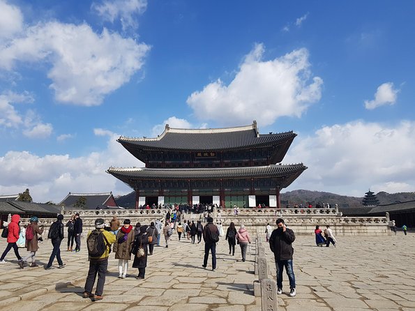 Seoul: Gyeongbok Palace, Bukchon Village, and Gwangjang Tour - Gwangjang Market finale: tasting time in the last 15 minutes