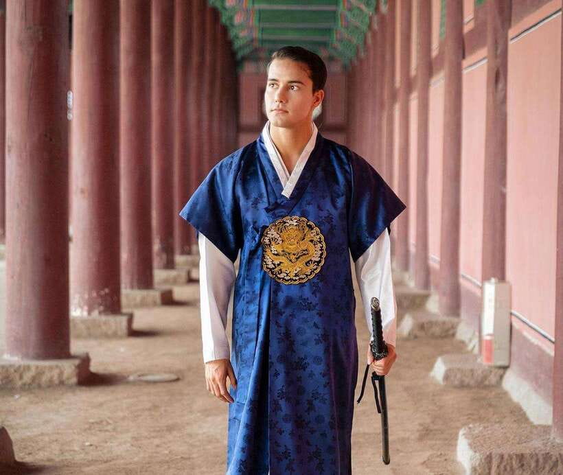 Seoul: Hanbok Rental with Gyeongbokgung Palace Entry - Palace entry in hanbok: what you can see for free