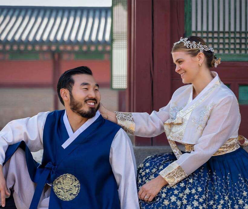 Seoul: Hanbok Rental with Gyeongbokgung Palace Entry - Choosing your hanbok at Daehan Hanbok (and getting the fit right)