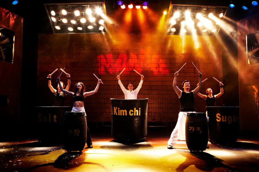 Seoul: Myeongdong Nanta Theater Show Ticket - The plot: 3 chefs, a bad manager, and 10 wedding menus