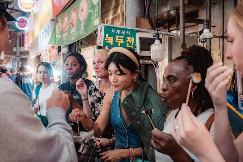 Seoul: Night Market Food Tour with Local Guide - Key things that make this tour worth your evening