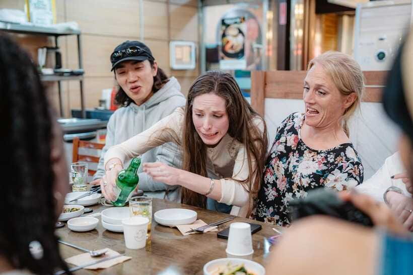 Seoul: Night Market Food Tour with Local Guide - Korean drinking games and table etiquette: the fun part with a purpose