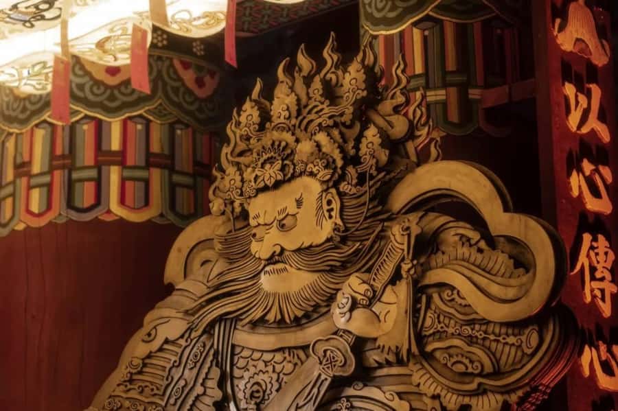 Seoul: Palace, Temple and Market Guided Foodie Tour at Night - Key things that make this night tour worth your time