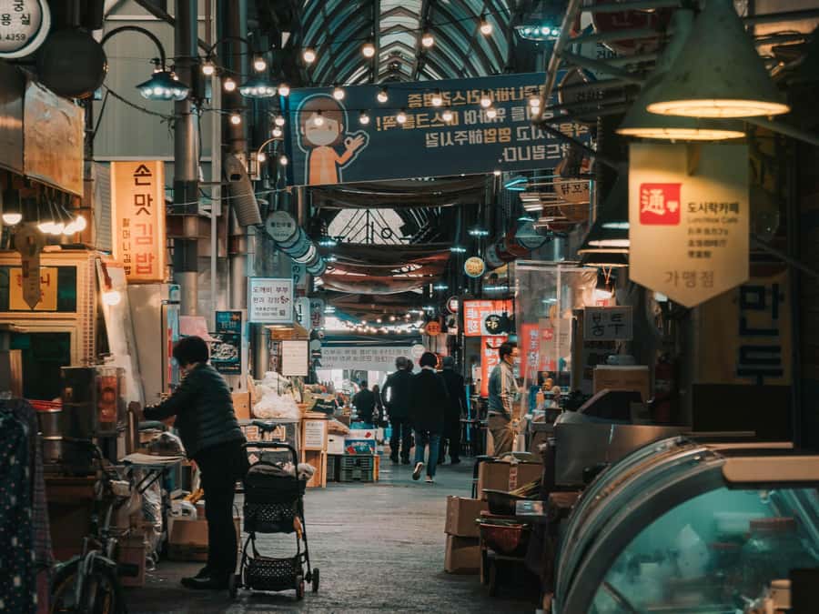 Seoul: Palace, Temple and Market Guided Foodie Tour at Night - Who should book this Seoul night foodie tour