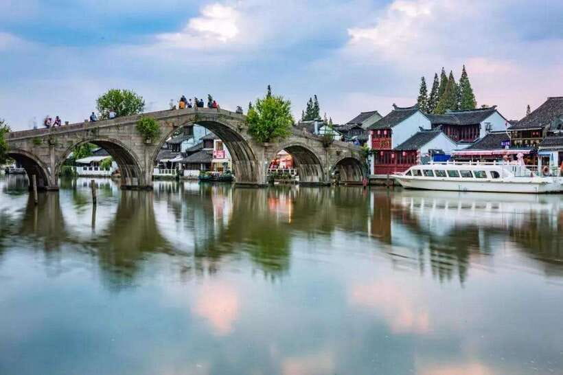 Shanghai: Zhujiajiao Private Tour w/ Boat Ride & Garden - Water Markets: Crafts, Street Food, and the Fun of Browsing