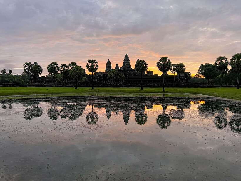 Siem Reap: Angkor Wat Sunrise Small Group tour and Breakfast - Bayon’s 54 towers and 216 faces, plus Baphuon
