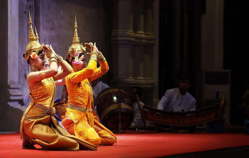 Siem Reap: Apsara Show Including Dinner & Hotel Pickup - Apsara dancing in Siem Reap: why the hand language matters