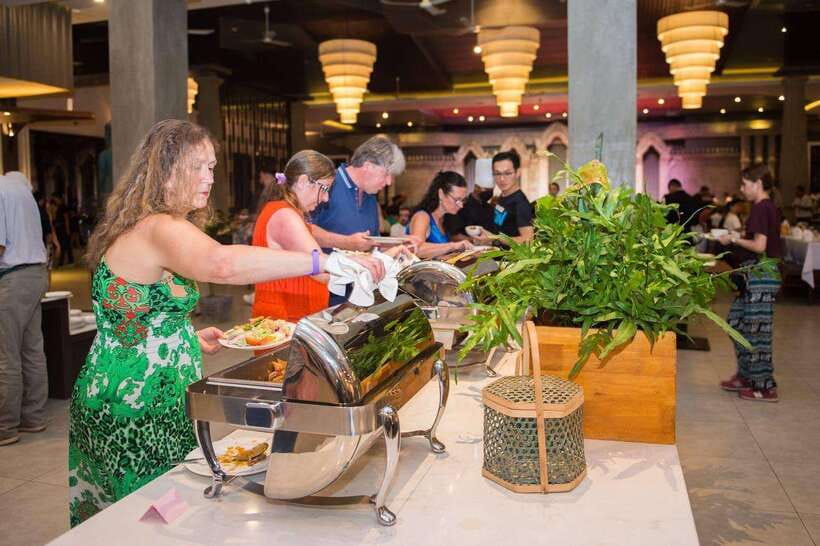 Siem Reap: Apsara Show Including Dinner & Hotel Pickup - Best fit: who will enjoy this most