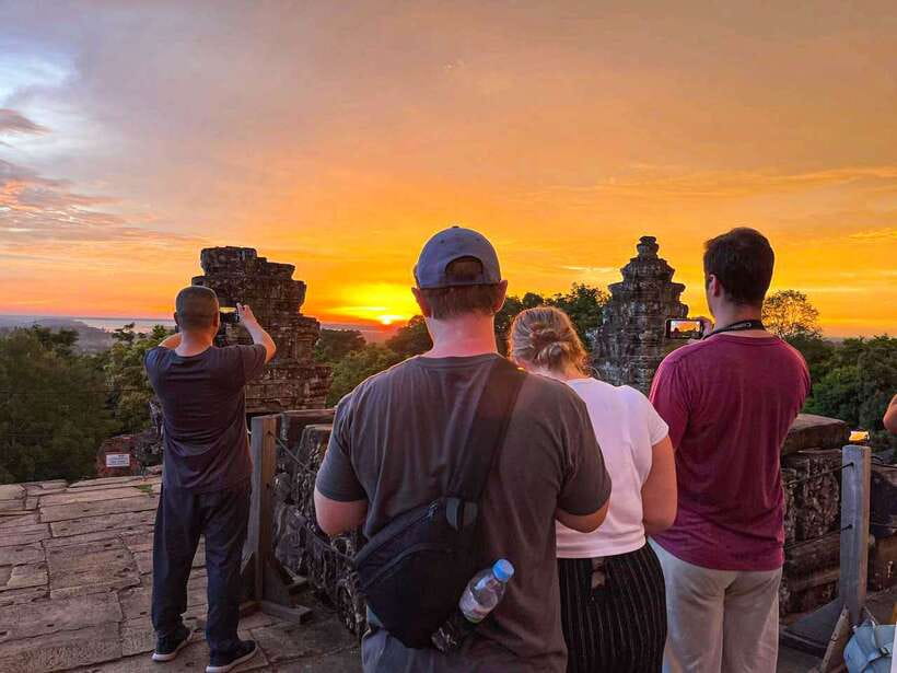 Siem Reap: Full Day Angkor Wat Temple Experience with Sunset - Angkor Wat in the afternoon: the moat, the towers, and the bas-relief effect
