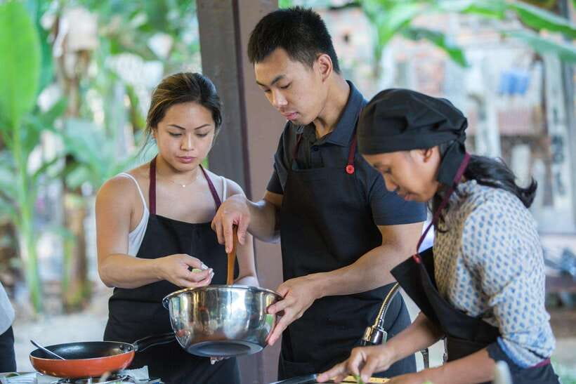 Siem Reap: Khmer Cooking Class at a Local's Home - Tuk-tuk pickup and the market stop (where your dinner begins)